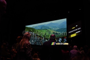 La salle se remplit pour la présentation du Tour de France 2024 (8157x)
